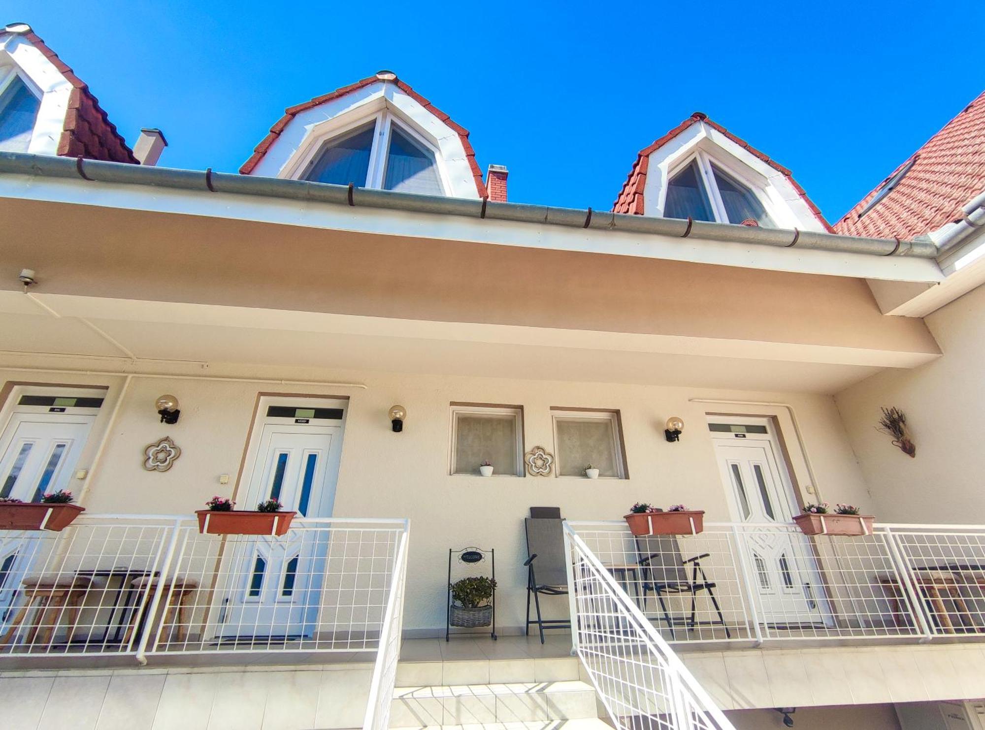 Weinberger Vendeghaz Hotel Zamardi Luaran gambar