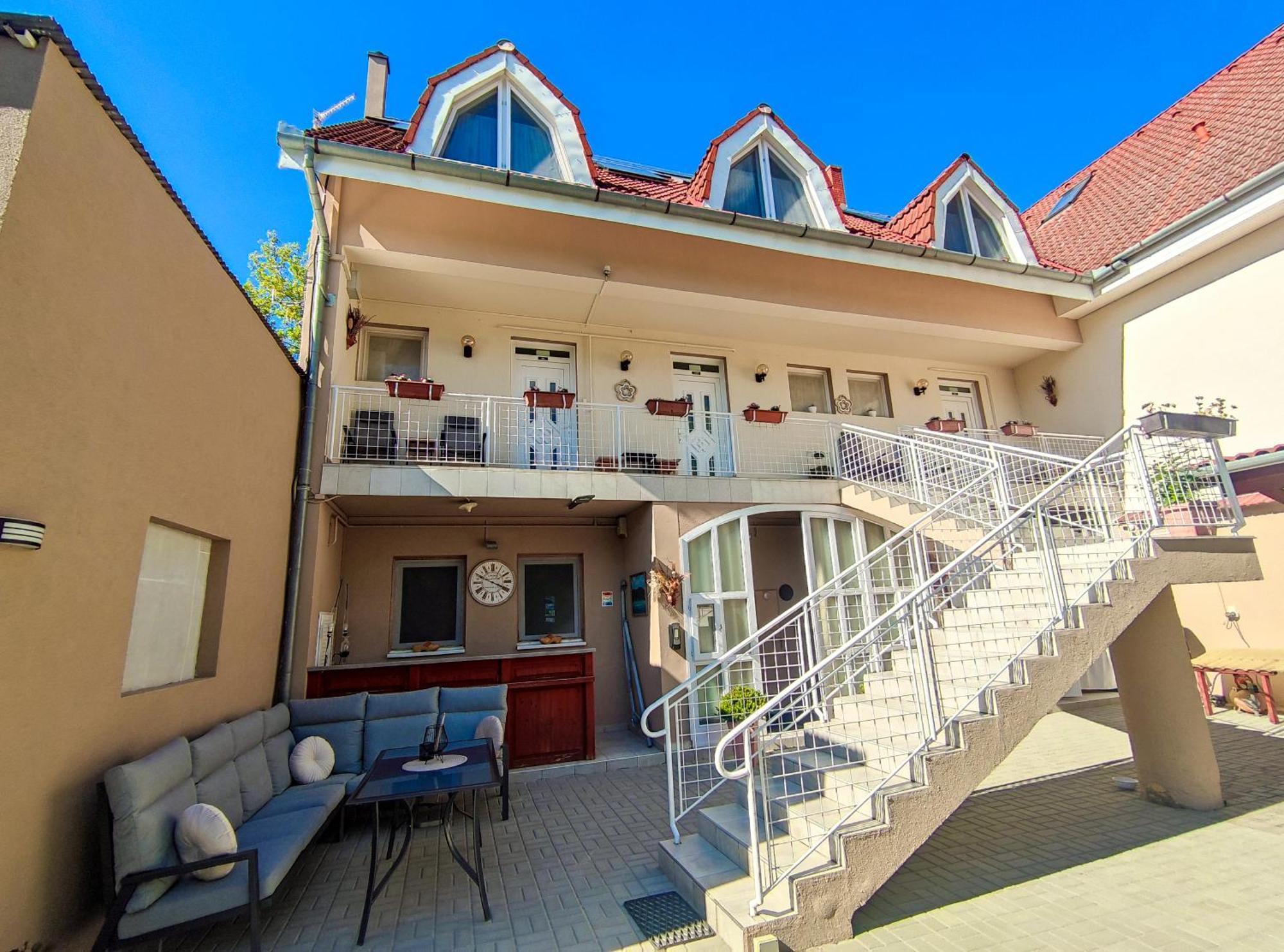 Weinberger Vendeghaz Hotel Zamardi Luaran gambar