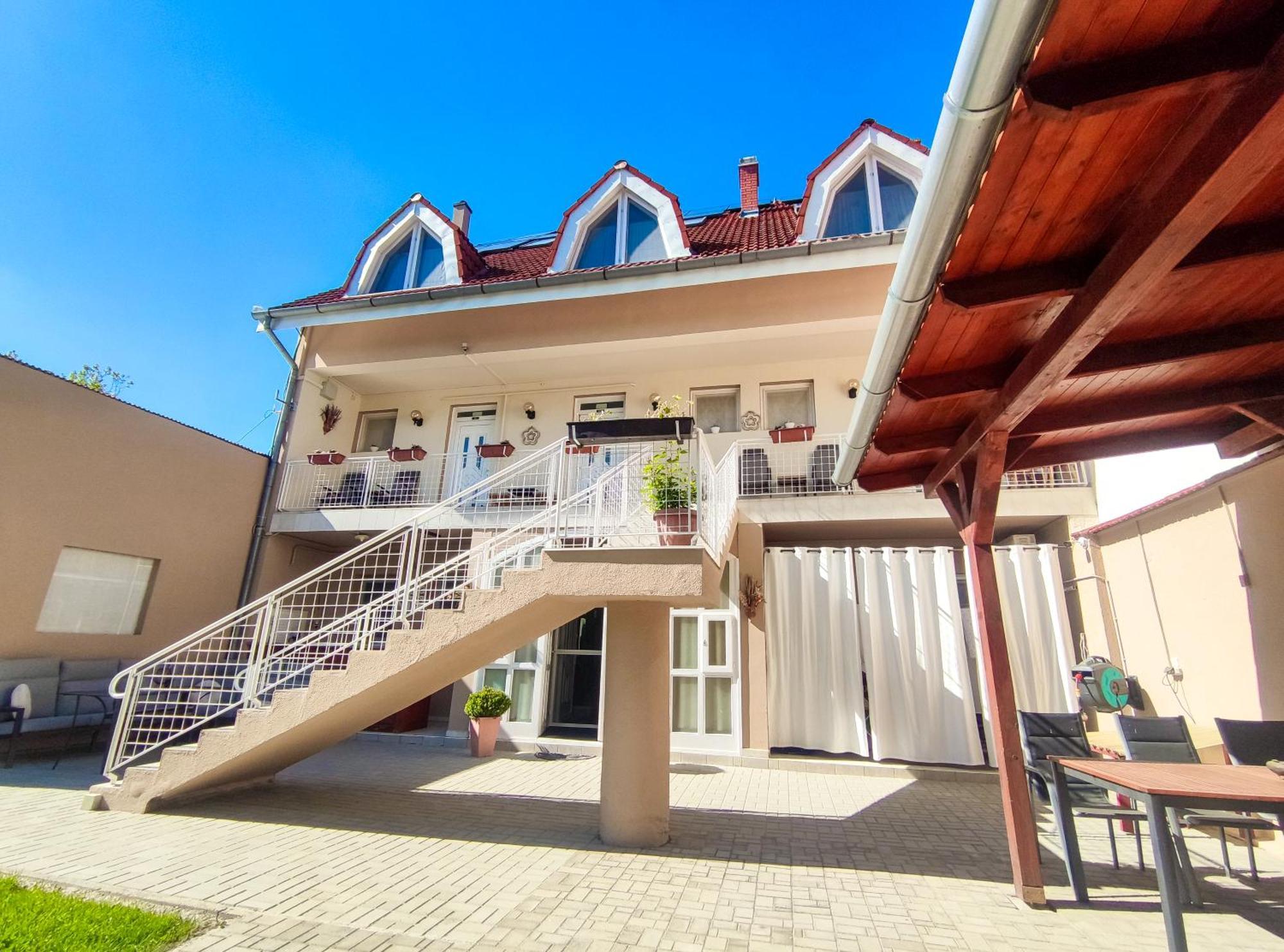 Weinberger Vendeghaz Hotel Zamardi Luaran gambar