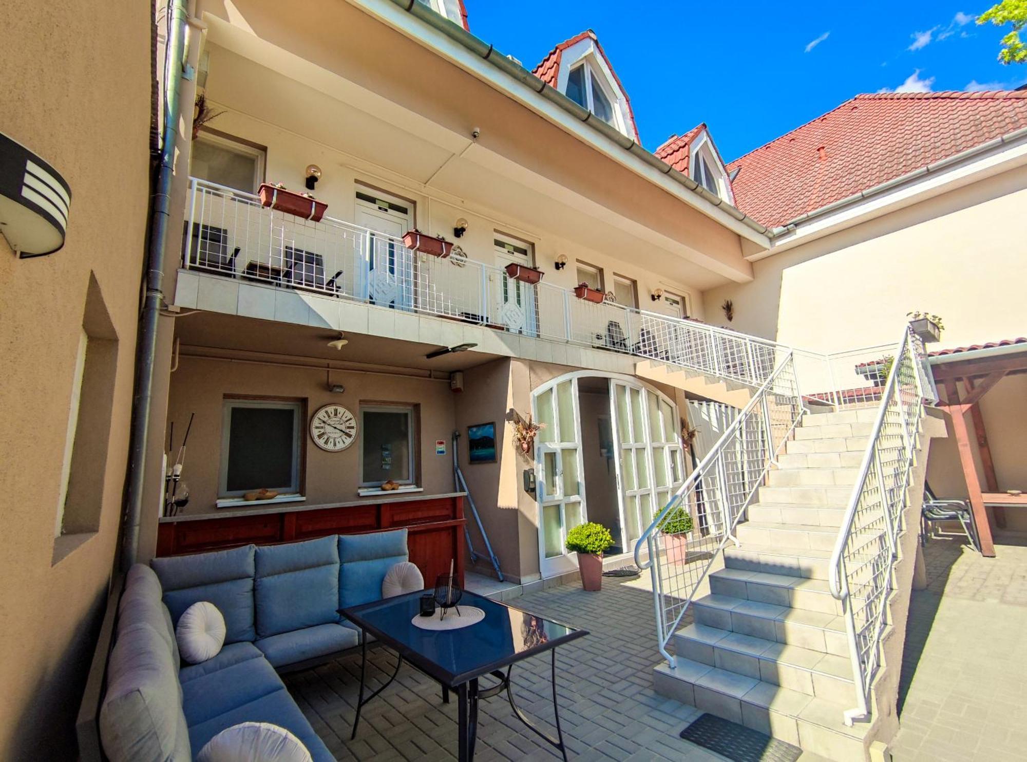 Weinberger Vendeghaz Hotel Zamardi Luaran gambar