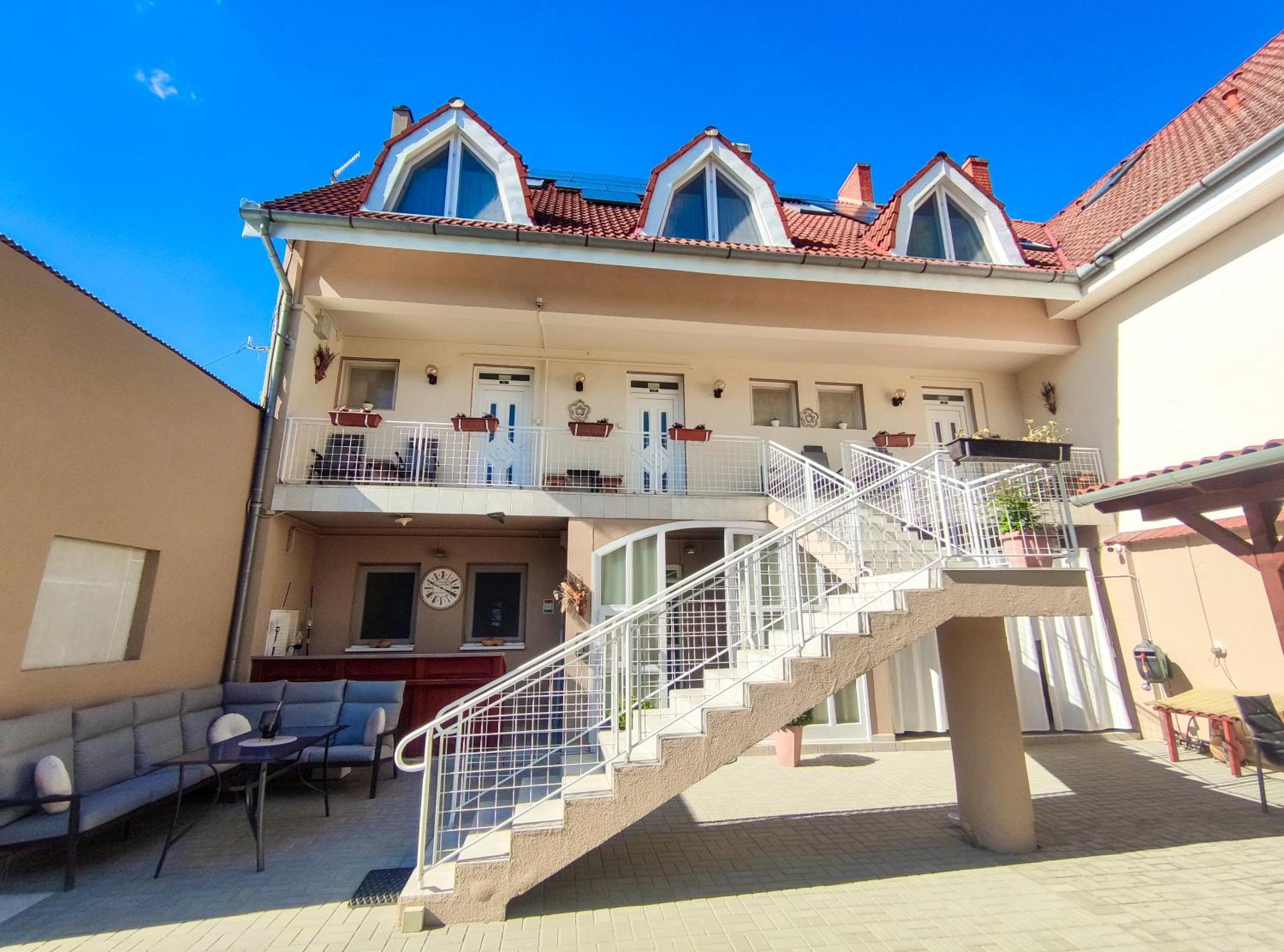 Weinberger Vendeghaz Hotel Zamardi Luaran gambar
